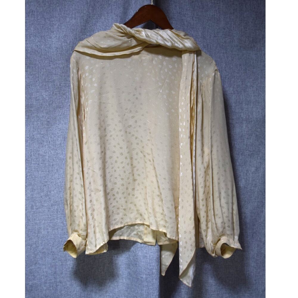 L’Zinger Ivory Silk Jacquard Scarf Neck Blouse Size Medium - Picture 3 of 4